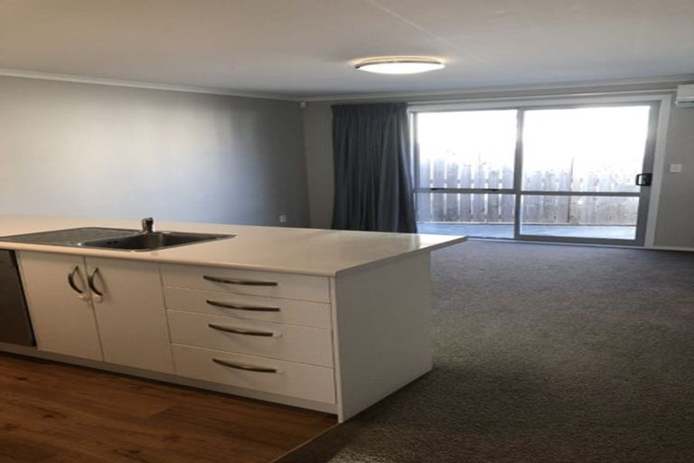 Photo of property in 2/27 Jones Crescent, Melville, Hamilton, 3206