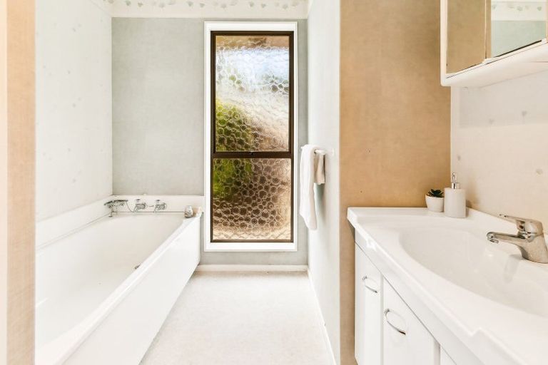 Photo of property in 8a Beauchamp Street, Karori, Wellington, 6012