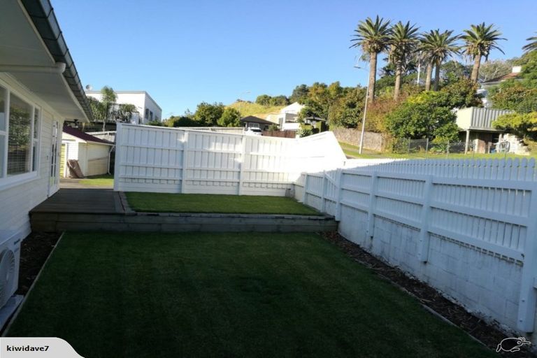 Photo of property in 5 Domain Lane, Mangere Bridge, Auckland, 2022