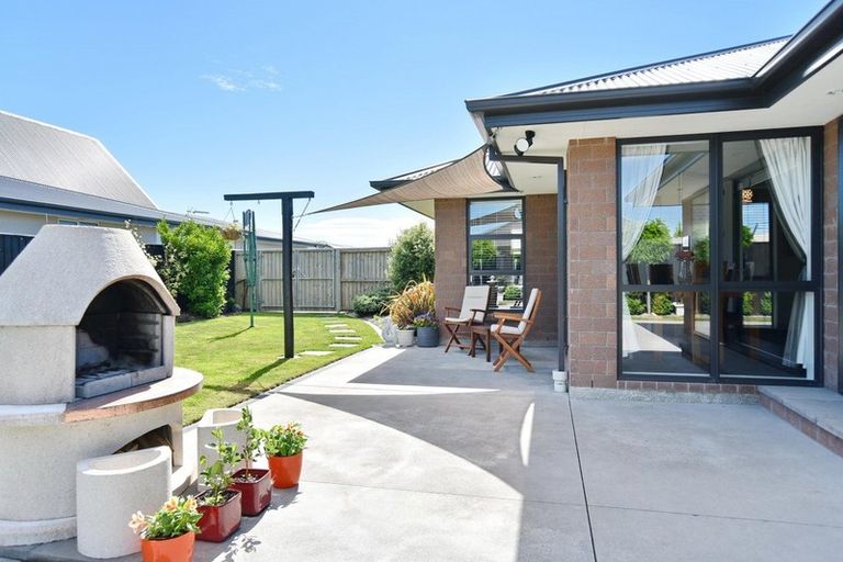 Photo of property in 16 Beech Drive, Rangiora, 7400