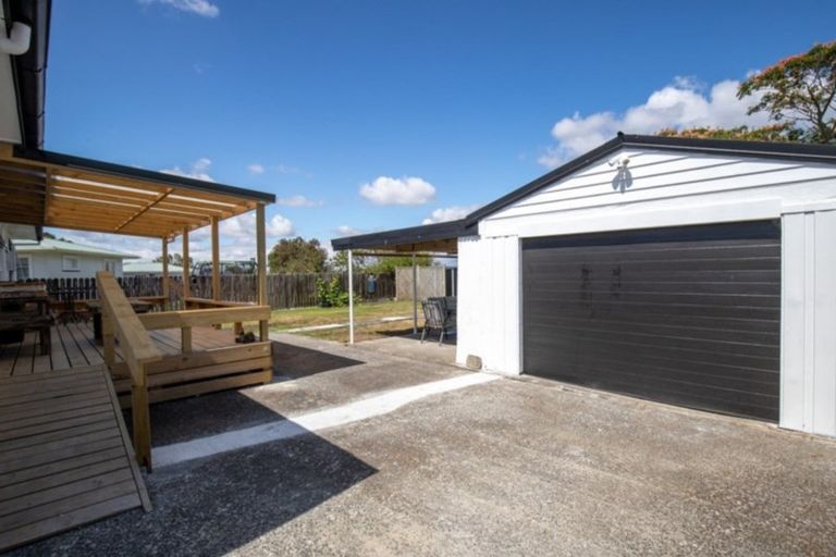 Photo of property in 71 Pipiroa Road, Ngatea, 3503