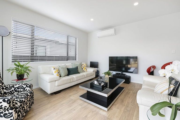 Photo of property in 29 Papa Orchard Drive, Kumeu, 0810