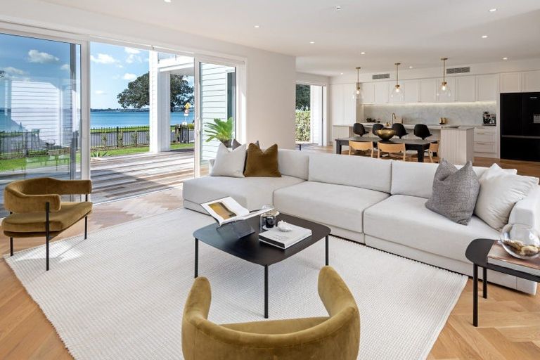 Photo of property in 15 Shelly Beach Parade, Cockle Bay, Auckland, 2014