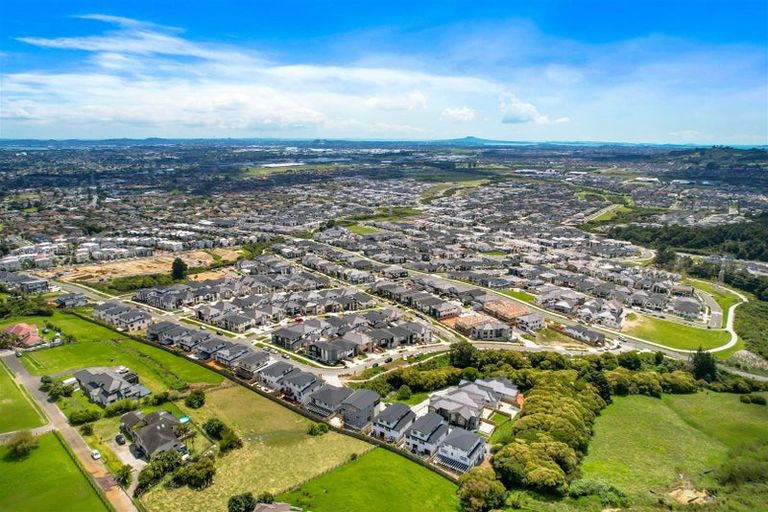 Photo of property in 1 Pae Lane, Flat Bush, Auckland, 2019