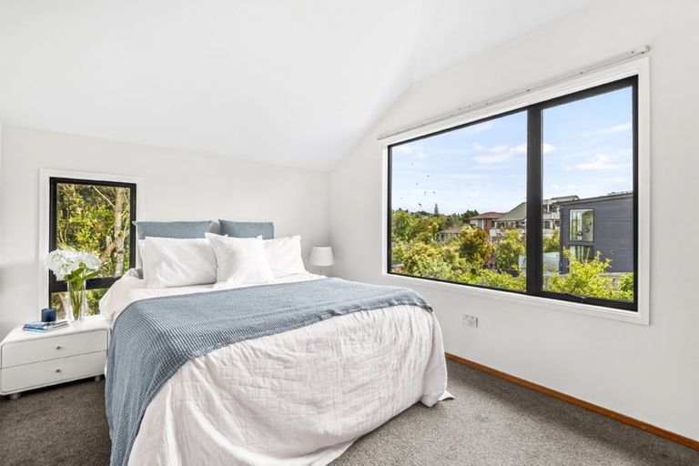 Photo of property in 1/33 Masterton Road, Rothesay Bay, Auckland, 0630