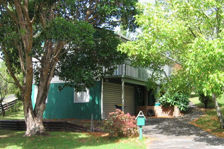 Photo of property in 12 Temuri Place, Glendene, Auckland, 0602