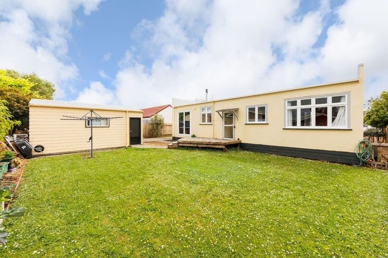 Photo of property in 77 Hillcrest Drive, Kelvin Grove, Palmerston North, 4414