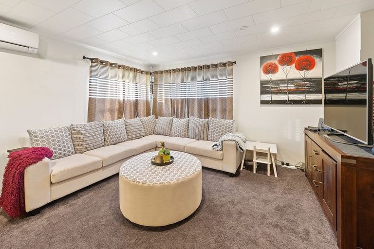 Photo of property in 2/9 Heathberry Close, Papatoetoe, Auckland, 2025