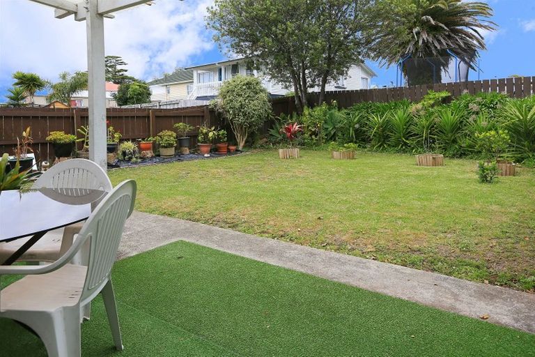 Photo of property in 1/3185 Great North Road, New Lynn, Auckland, 0600