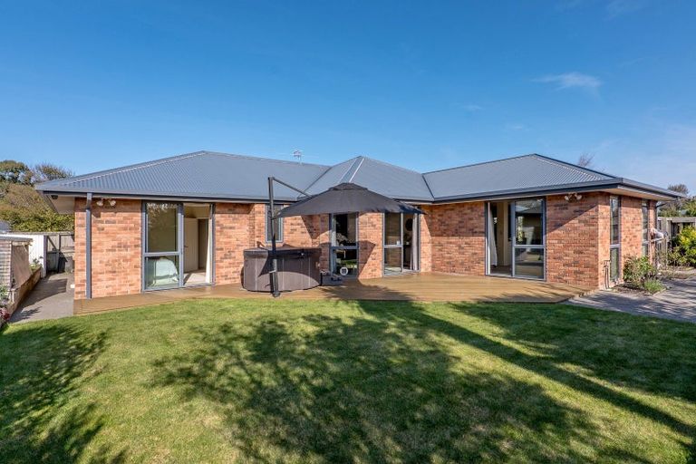 Photo of property in 2 Te Pihopa Way, Aidanfield, Christchurch, 8025