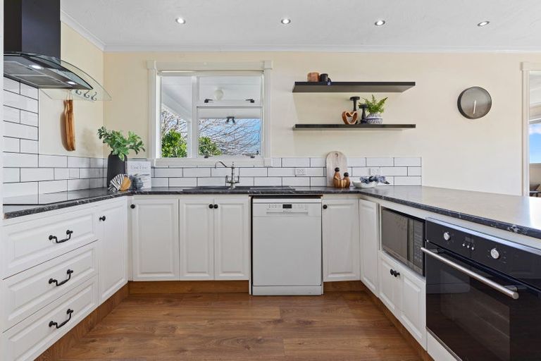 Photo of property in 41 Dingadee Street, Welcome Bay, Tauranga, 3112