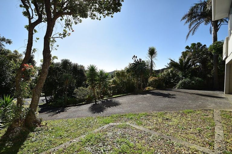 Photo of property in 24 Domain Crescent, Muriwai, Waimauku, 0881