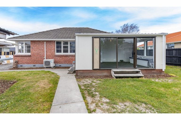 Photo of property in 8 Grosvenor Street, Redwood, Christchurch, 8051