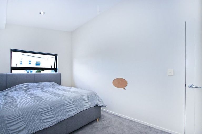 Photo of property in 9/40 Scarlet Oak Drive, Schnapper Rock, Auckland, 0632