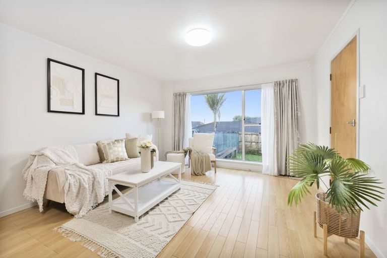 Photo of property in 2/43 Rimu Street, New Lynn, Auckland, 0600