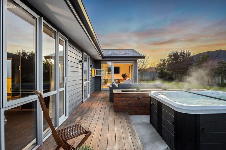 Photo of property in 10 Amy Place, Rangiora, 7400