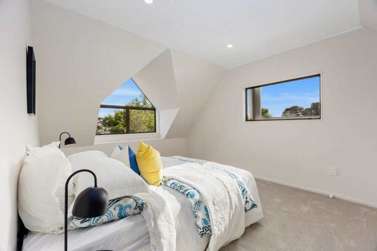 Photo of property in 1/12 Shanaway Rise, Hillcrest, Auckland, 0627