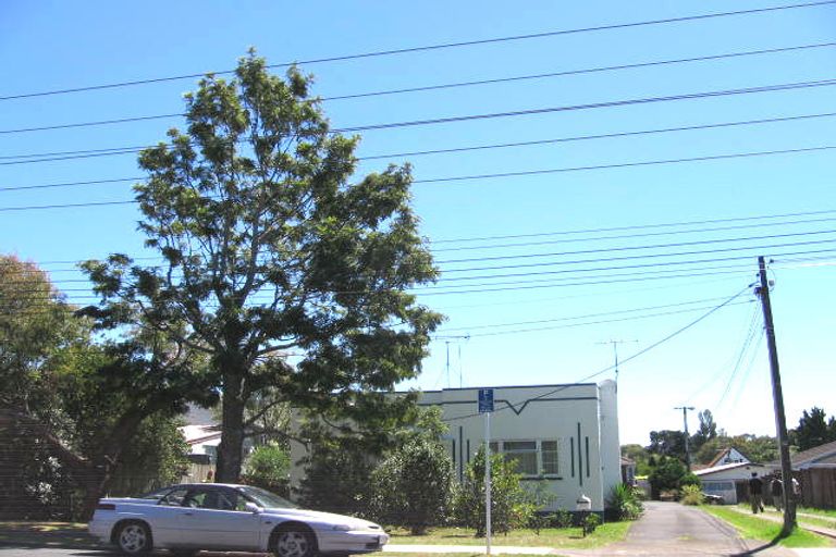 Photo of property in 2/77 Shakespeare Road, Milford, Auckland, 0620