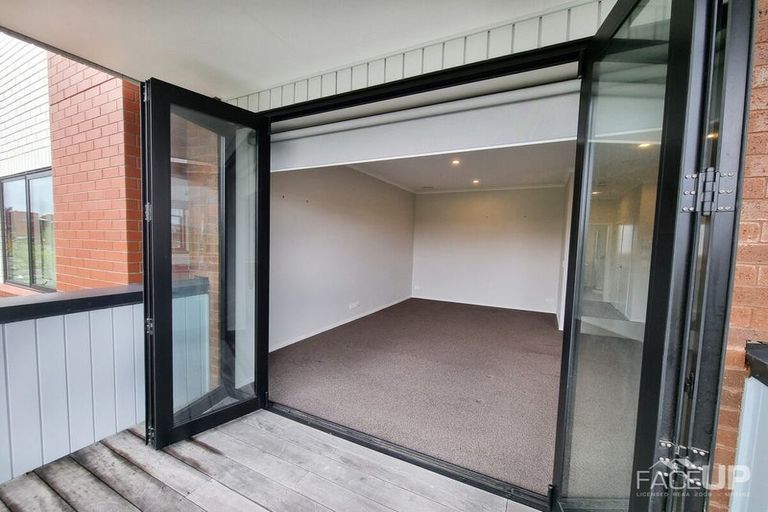 Photo of property in 4/17 Uku Lane, Hobsonville, Auckland, 0616