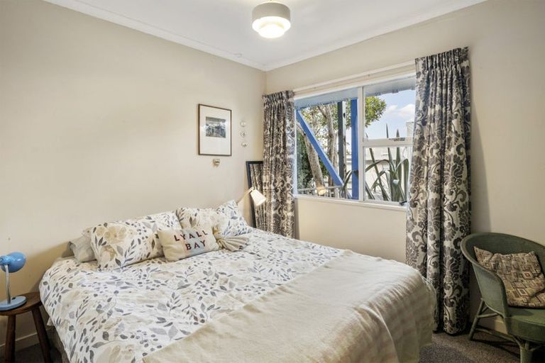 Photo of property in 140a Queens Drive, Lyall Bay, Wellington, 6022