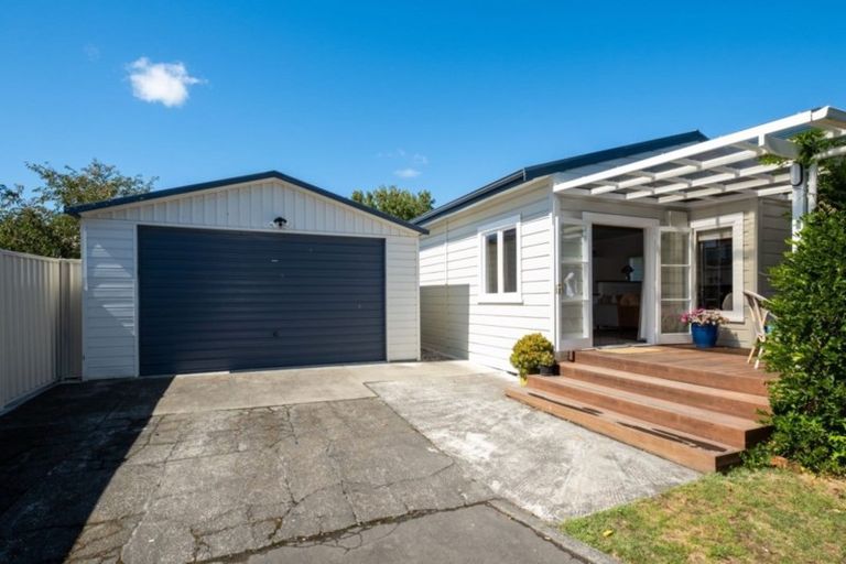 Photo of property in 5/16 Guthrie Road, Havelock North, 4130