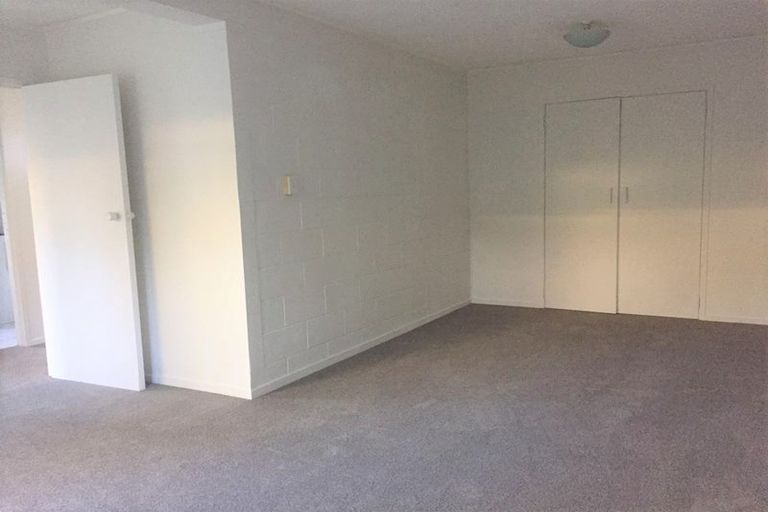 Photo of property in 2/42 Sheridan Drive, New Lynn, Auckland, 0600