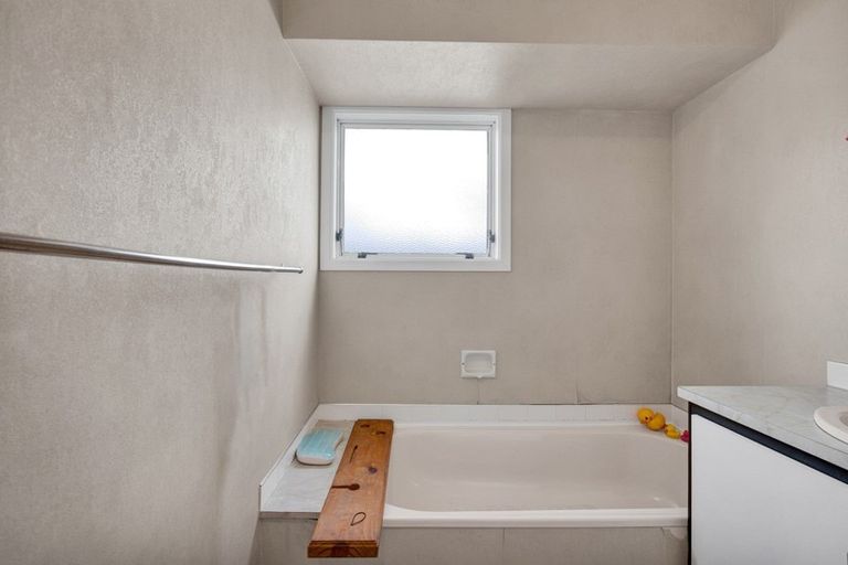 Photo of property in 9a Ballantrae Place, Highlands Park, New Plymouth, 4312