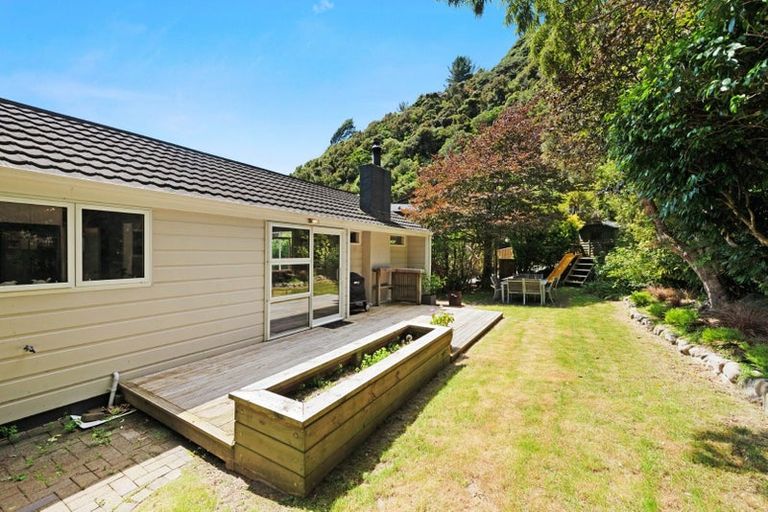 Photo of property in 47 Rona Street, Eastbourne, Lower Hutt, 5013