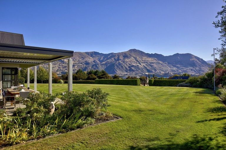 Photo of property in 251 Beacon Point Road, Wanaka, 9305