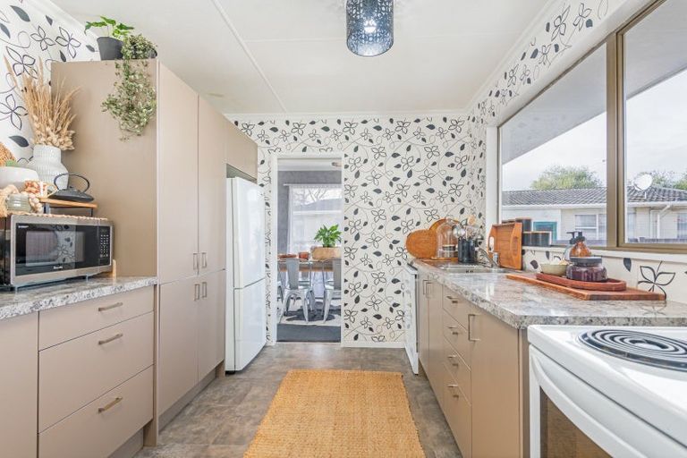 Photo of property in 124 Benmore Avenue, Cloverlea, Palmerston North, 4412