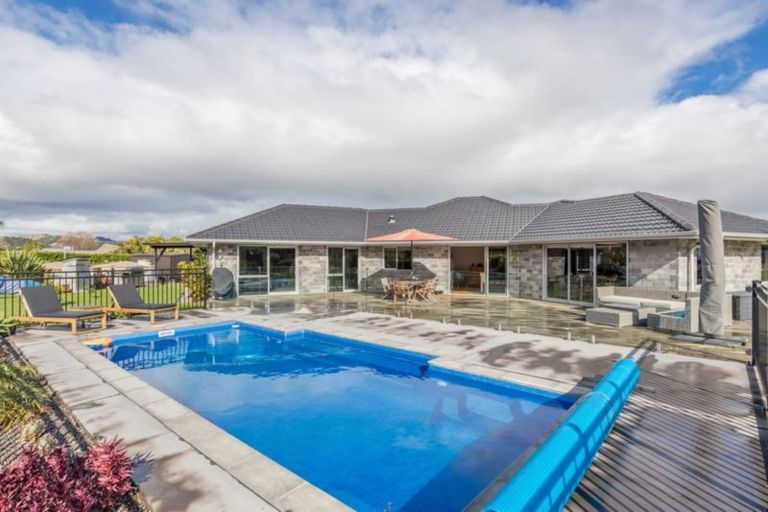 Photo of property in 6 Summerfield Way, Parahaki, Whangarei, 0112