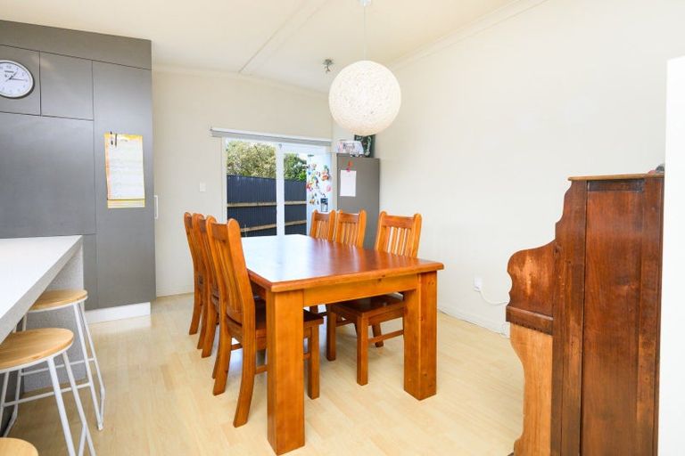 Photo of property in 12 Kent Crescent, Awapuni, Palmerston North, 4412