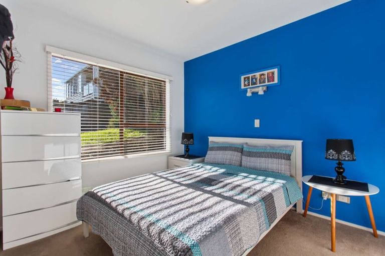 Photo of property in 2/33 Sea Vista Avenue, Beach Haven, Auckland, 0626