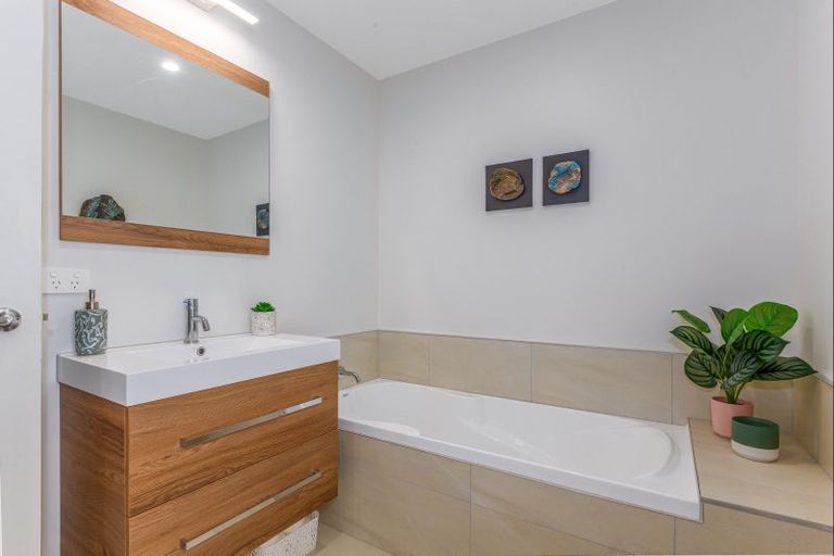 Photo of property in 9 Lemonwood Way, Woodridge, Wellington, 6037