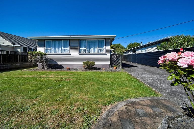 Photo of property in 9 Manawapou Road, Hawera, 4610