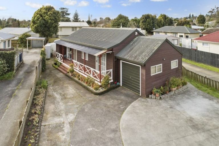 Photo of property in 17 Edgewater Drive, Pakuranga, Auckland, 2010