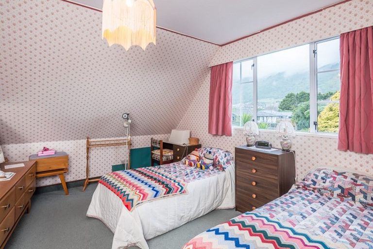 Photo of property in 2 Awanui Drive, Waikanae, 5036