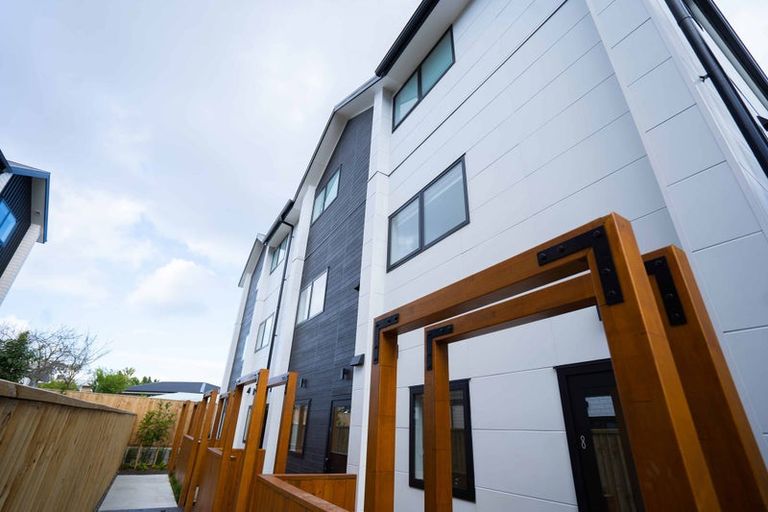 Photo of property in 1/24 Yeovil Road, Te Atatu Peninsula, Auckland, 0610