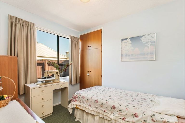 Photo of property in 1/6 Gatonby Place, Avonhead, Christchurch, 8042