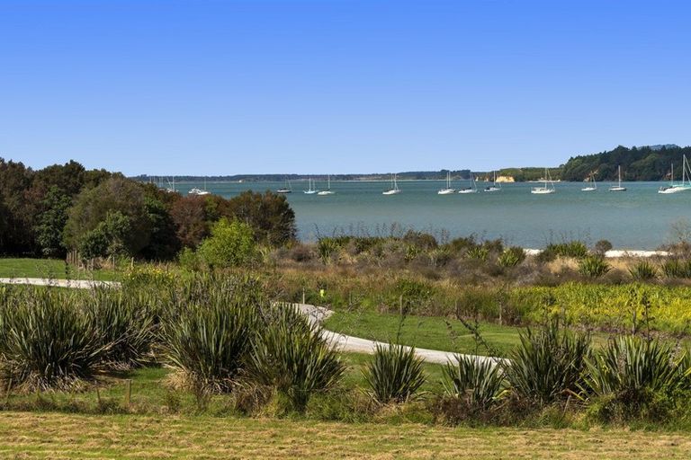 Photo of property in 11 Margaret Drive, Omokoroa, 3114