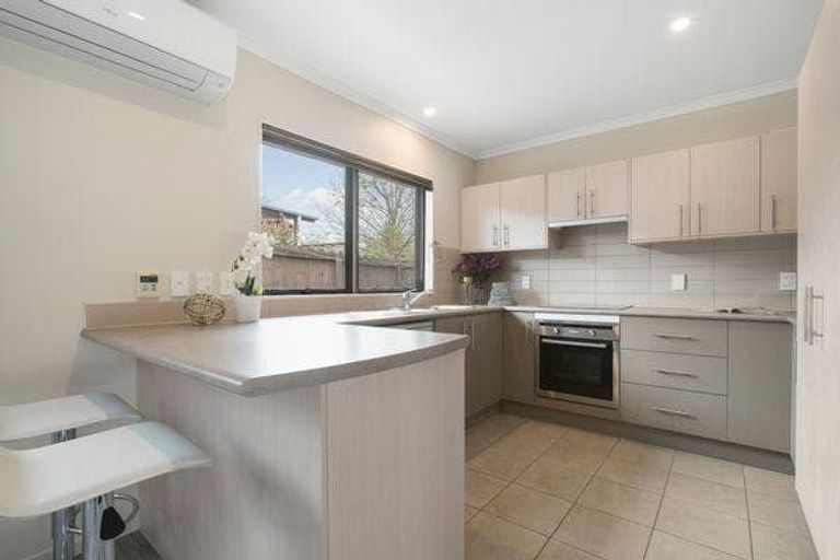 Photo of property in 8 Carisbrook Crescent, Papakura, 2110