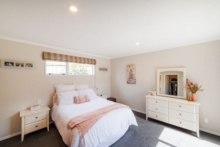 Photo of property in 10 Galea Grove, Kelvin Grove, Palmerston North, 4414