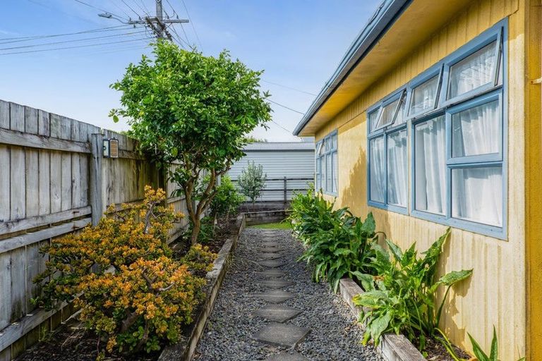 Photo of property in 58 Record Street, Fitzroy, New Plymouth, 4312