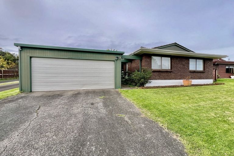 Photo of property in 17 Jillteresa Crescent, Half Moon Bay, Auckland, 2012