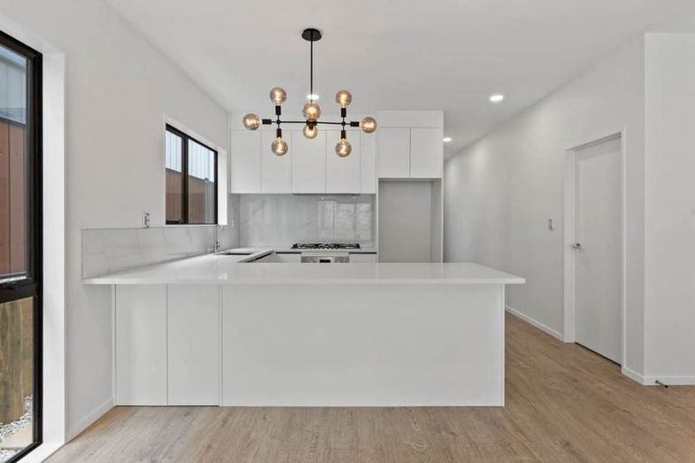 Photo of property in 5a Frontier Lane, Flat Bush, Auckland, 2019