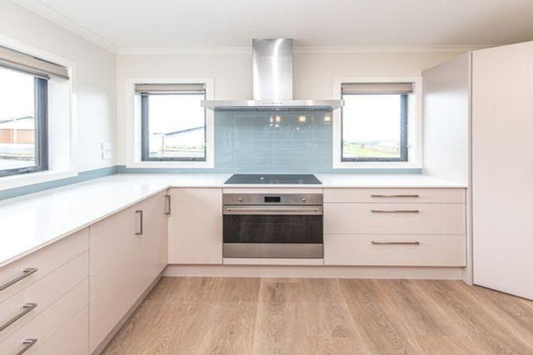 Photo of property in 32 Tirimoana Place, Otamatea, Whanganui, 4501