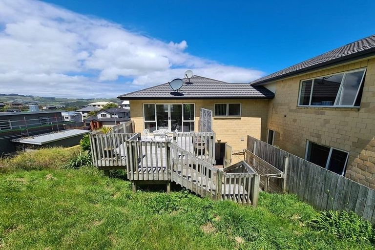 Photo of property in 18 Erlestoke Crescent, Churton Park, Wellington, 6037