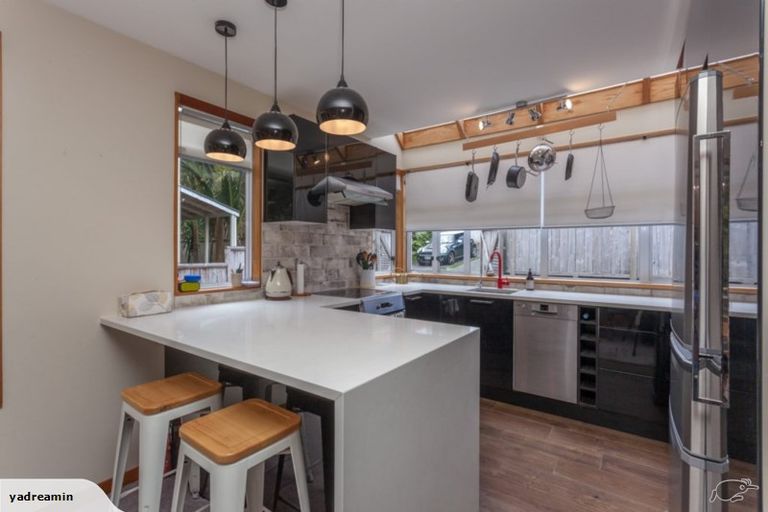 Photo of property in 2/7 Savoy Road, Glen Eden, Auckland, 0602