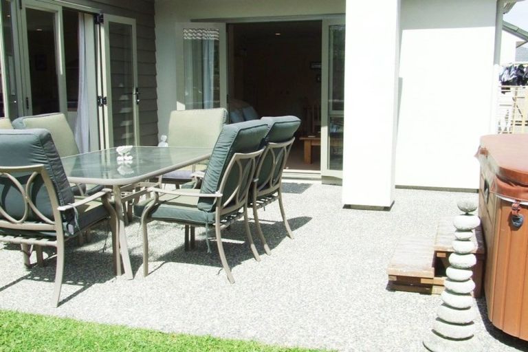Photo of property in 11 Lilybank Crescent, East Tamaki, Auckland, 2013