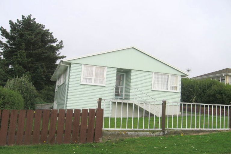 Photo of property in 33 Beauzami Crescent, Ascot Park, Porirua, 5024